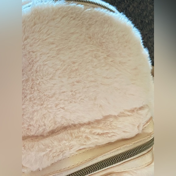 Blush pink faux fur mini backpack - Picture 5 of 13